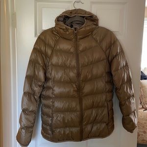 Uniqlo Women Ultra Light Weight Down hooded Parka